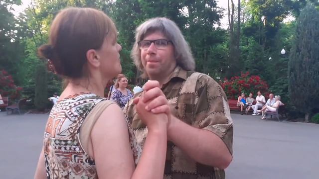 С РОЗОЮ КРАСИВОЮ!???/СВЕТА И БОГДАН ТАНЦУЮТ?/ТАНЦЫ В ПАРКЕ ГОРЬКОГО ХАРЬКОВ ИЮНЬ 2021 смотреть онлайн