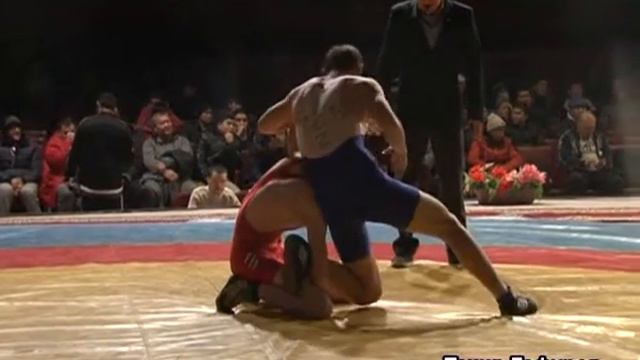 Спорт. Вольная борьба. Чемпионат Кыргызстана-2016. 65 кг 1\16 Нурлан уулу Азим-Арген Таалайбеков смотреть онлайн