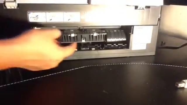 Removing the Paper Tray of Brother MFC 440CN, J700D, 665CW, 5460CN, 240, 3360C смотреть онлайн