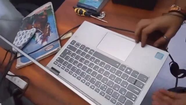 Why is my Lenovo Yoga laptop keyboard and trackpad not working? Lenovo Yoga Laptop Repair & Service смотреть онлайн