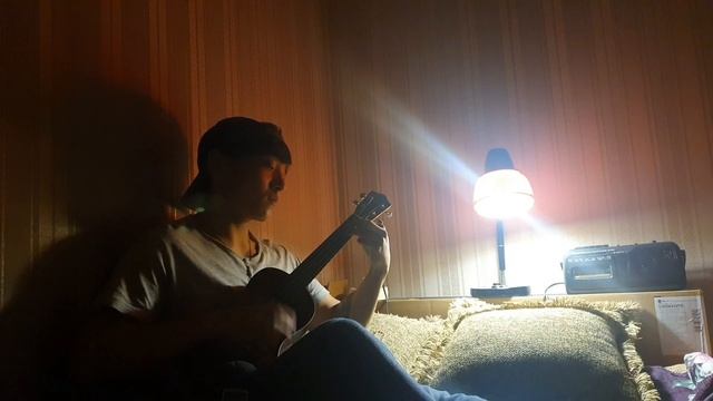 Красивая мелодия на укулеле дома НА КАРАНТИНЕ смотреть онлайн