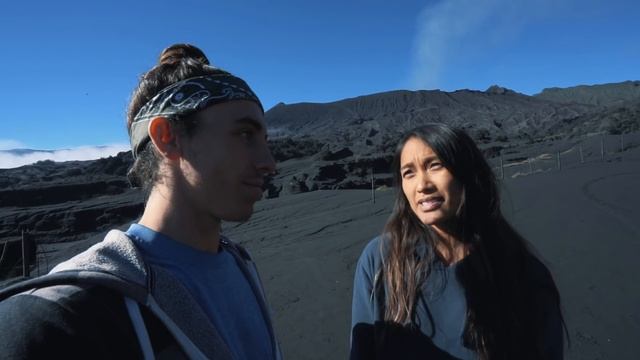 ACTIVE VOLCANO ERUPTION IN EAST JAVA, INDONESIA - Mount Bromo смотреть онлайн