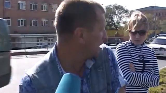 Столкновение большегруза и легковушки на улице Калинина смотреть онлайн