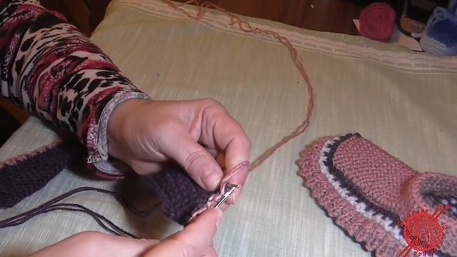 Очень уютные тапочки, связанные спицами. смотреть онлайн