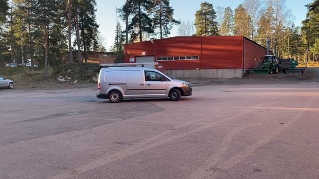 Köp Skåpbil Volkswagen Caddy Maxi På Klaravik