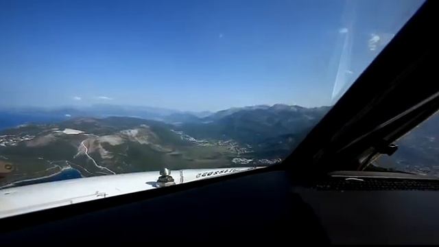 Заход на посадку в аэропорту Тиват смотреть онлайн