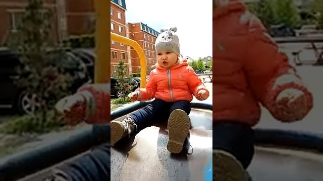 Девочка в 2 года читает стих про бабушку)))??? смотреть онлайн