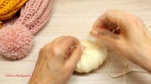 ПОМПОН НА ПАЛЬЦАХ ЛЕГКО ДЛЯ ШАПКИ. Делаем вместе.