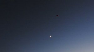 Пролет самолета над Луной. Очень громкий звук!