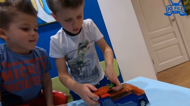 Супер игровой набор СКРИЧЕР - гонщик 4 в 1 и машинка трансформер СКОРНЕТ // KiFill Boys