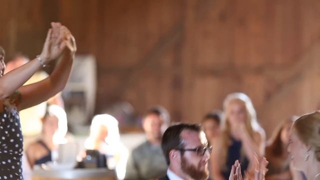 This Family Unveiled a "Happy" Surprise for their Wedding Guests смотреть онлайн