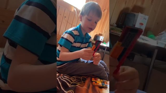 Как сделать гранату из Лего *с чекой* смотреть онлайн