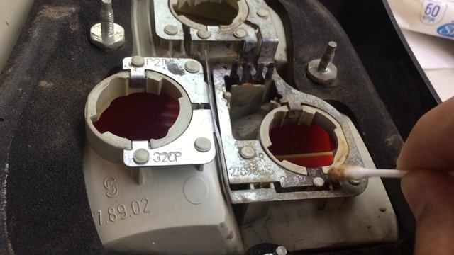 Восстановление контактов заднего фонаря BMW Е 61 смотреть онлайн