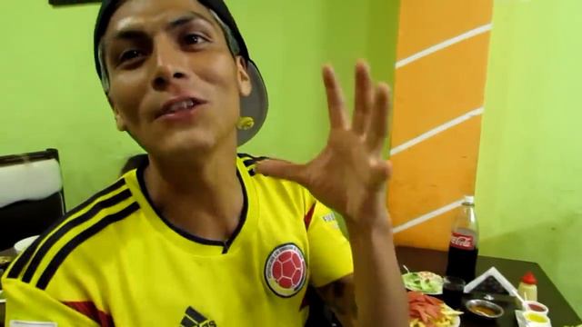 SALCHIPAPA DE BARRIO VS ZONA PITUCA смотреть онлайн