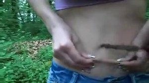 Тыкаем палкой в пупок