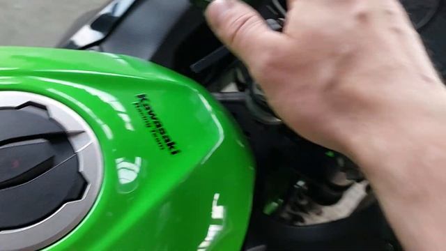 KAWASAKI NINJA 400R 2018 - топовый спортбайк в своей кубатуре! смотреть онлайн