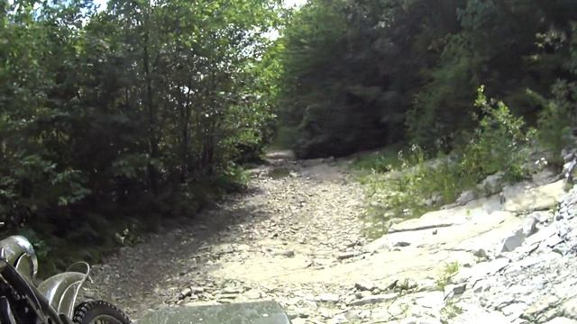 Преодоление подъема по скалистой дороге, на мотоцикле Урал. смотреть онлайн