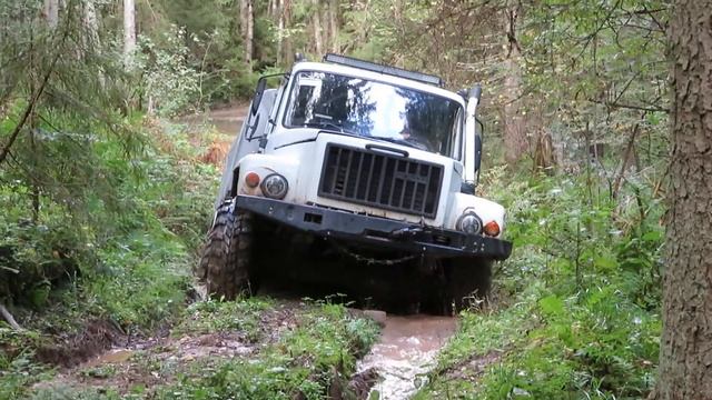 ГАЗ 33081 "ЕГЕРЬ". Дорога по лесу. смотреть онлайн