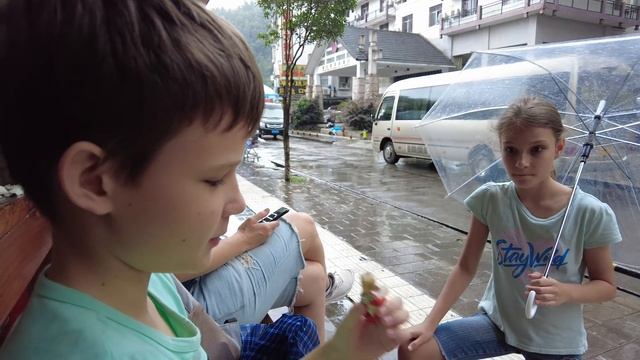 Вкус знакомый с детства. Конфеты из собачьих каках - Китайские приколы #21 смотреть онлайн