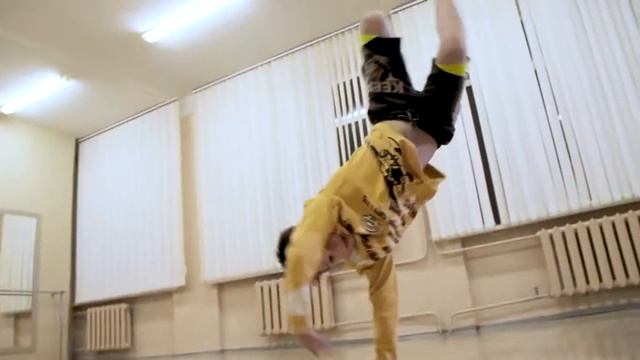 bboy Тайфун. 10 лет. (Школа №112). Студия брейк-данса Sense of life смотреть онлайн