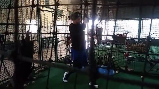 Lourdes Gurriel Jr. Revienta la pelota en Hialeah смотреть онлайн