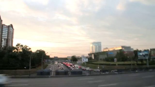 Поездка на экскурсионном 2-х этажном автобусе по маршруту М. Метро "Молодежная" - метро "Киевская" смотреть онлайн
