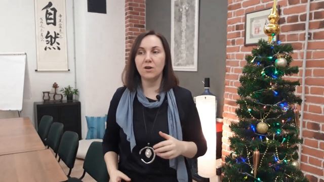 Куда поставить елку по Фен-Шуй, новогдний декор дома - Фэн-Шуй на Каждый День 62| Александра Наумов смотреть онлайн