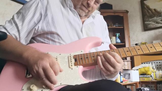 Mooer GTRS S800. Using normal pickups only. Played into Bluguitar Amp 1. смотреть онлайн