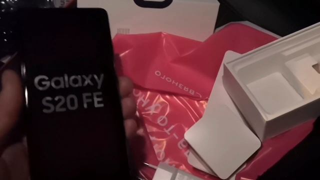 Распаковка SAMSUNG S20FE