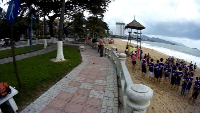 Гуляем по Въетнаму в районе парка Горького смотреть онлайн