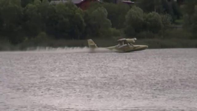 Water landing and takeoff of amphibian aircraft Alex 251 смотреть онлайн