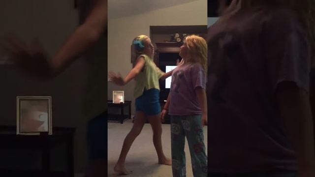 The Tango sisters take on She’s in love смотреть онлайн