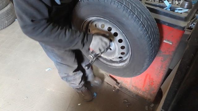 Жесткая восьмерка на диске .Я там переобулся у пацанов на гараже смотреть онлайн