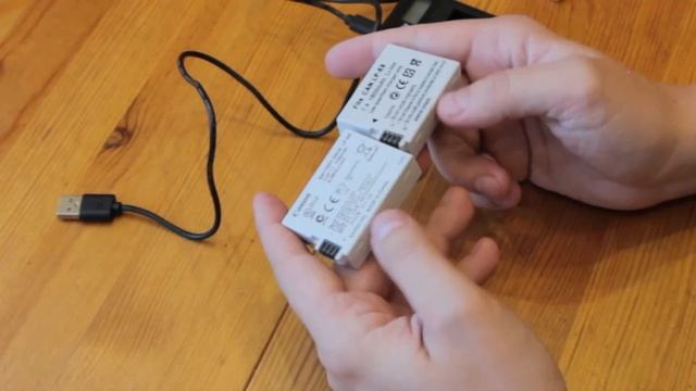 Распаковка: Зарядное для батарей LP-E8 Canon EOS смотреть онлайн