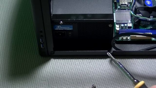 How to Build a FreeNAS Home Server in Fractal Node 304: Part 3 - Power Supply (PSU) Installation смотреть онлайн