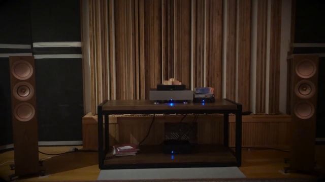 Kef R7, Benchmark AHB2 & Dac2 Pre, cOnatus Streamer, Roon смотреть онлайн
