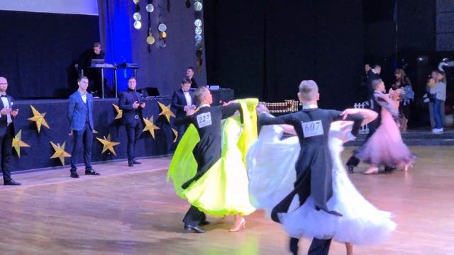 Юниоры 2 С класс Стандарт финал смотреть онлайн