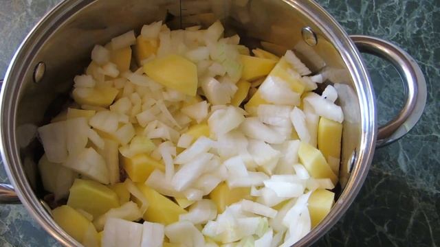 Тушеный картофель с отварным или жареным мясом смотреть онлайн