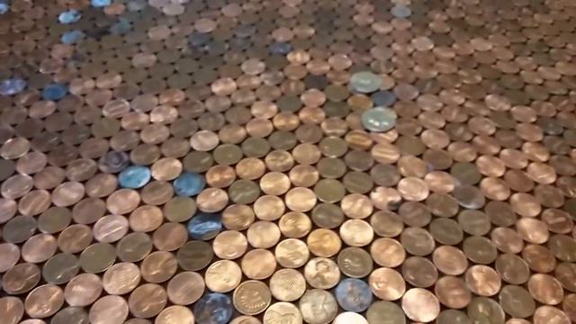 Стол из старого палетта и декор из монет смотреть онлайн