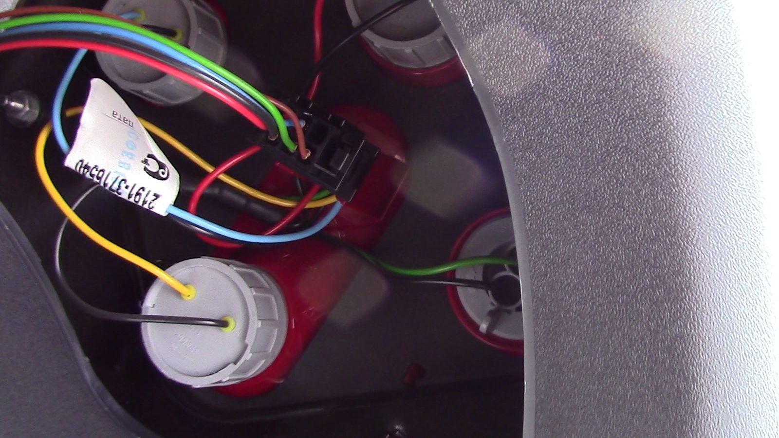 Лада Гранта. Замена ламп задних фонарей. смотреть онлайн