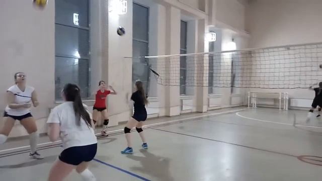 Волейбол тренировка, упражнение верхняя передача в движении смотреть онлайн