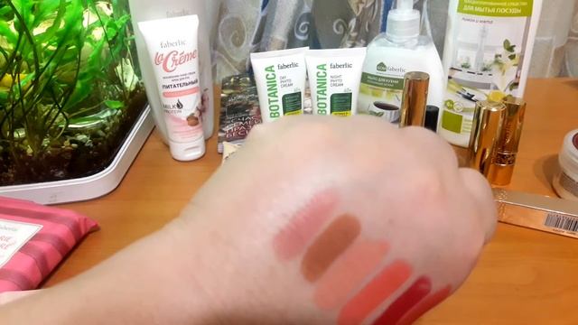 Свотчи полуматовой губной помады "Бархатный сезон" смотреть онлайн