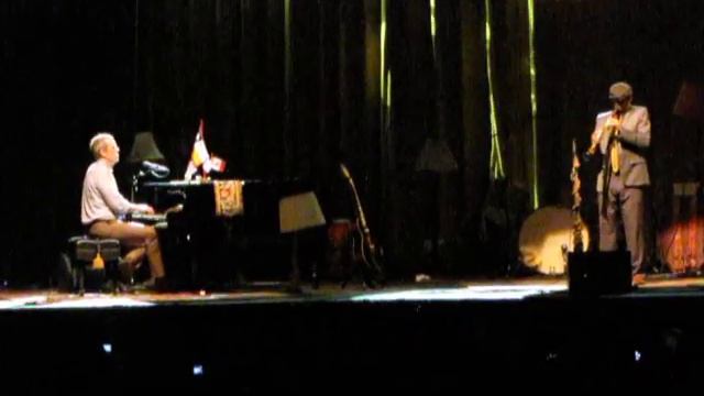 Hugh Laurie - Movistar Arena - 20120612 - 13.Dear Old Southland смотреть онлайн