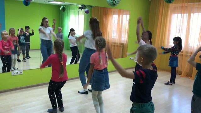 Хип-хоп разминка на Продленка смотреть онлайн