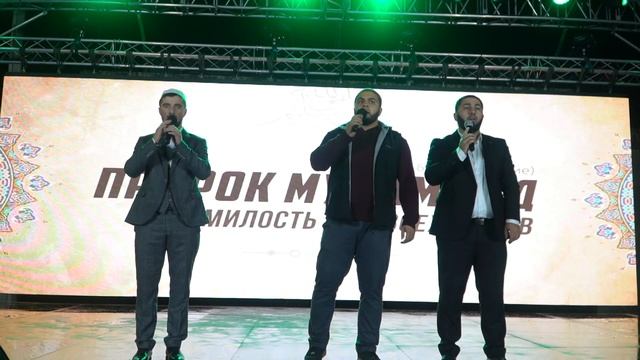 ТЫСЯЧИ КАСПИЙЧАН СОБРАЛИСЬ НА ПЛОЩАДИ В КАСПИЙСКЕ