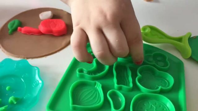 Мила открывает подарки/День рождения Милаши / PlayDoh смотреть онлайн