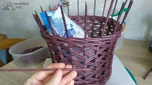 Корзинка "ЧУДО" из газетных трубочек. смотреть онлайн