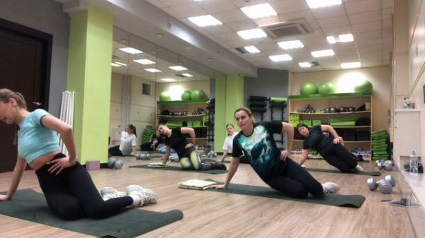 Силовая тренировка/групповой формат (ягодицы и пресс)