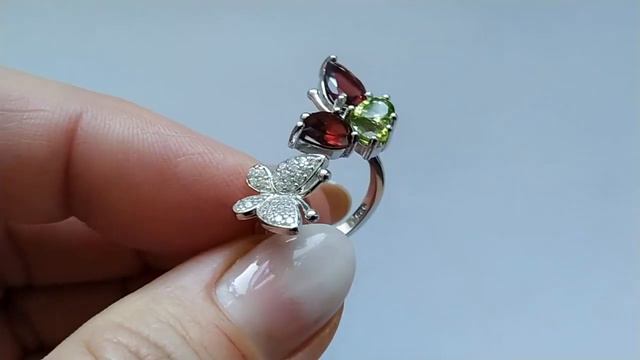 Регулируемое кольцо с гранатами 8х6 мм и хризолитами 6х4 мм смотреть онлайн