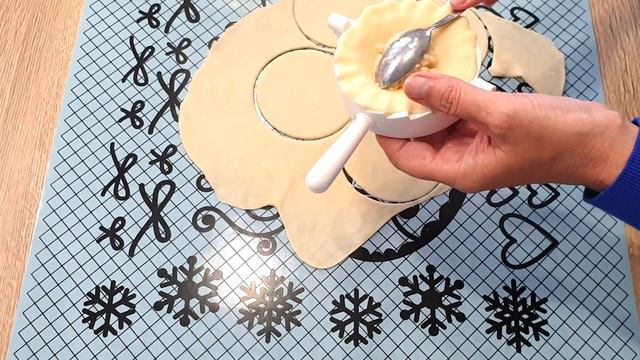 Najlepsze ciasto na pierogi 👌 elastyczne, delikatne, nie pęka i nie rozkleja się podczas gotowania смотреть онлайн